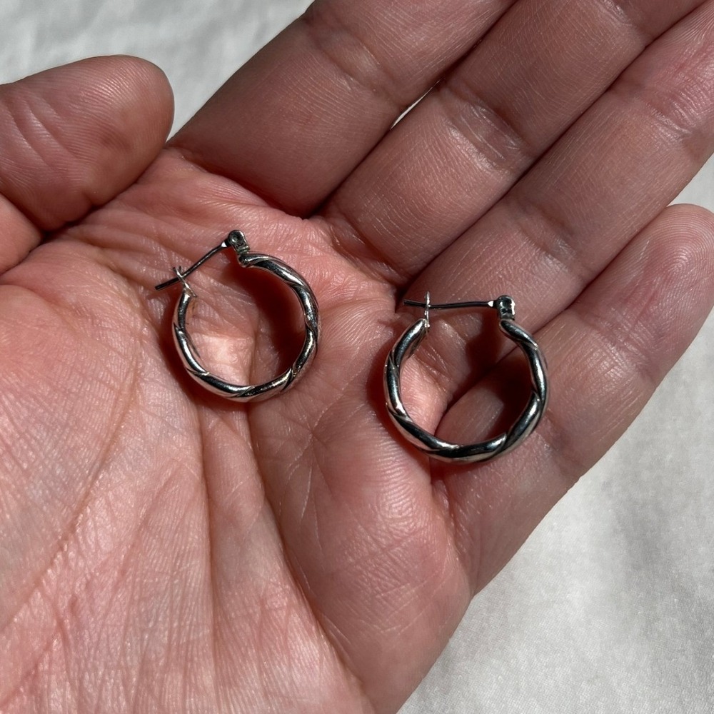 Silver Twisted Rope Textured Hoop Earring OS Minimalist Quiet Luxury Clean Girl